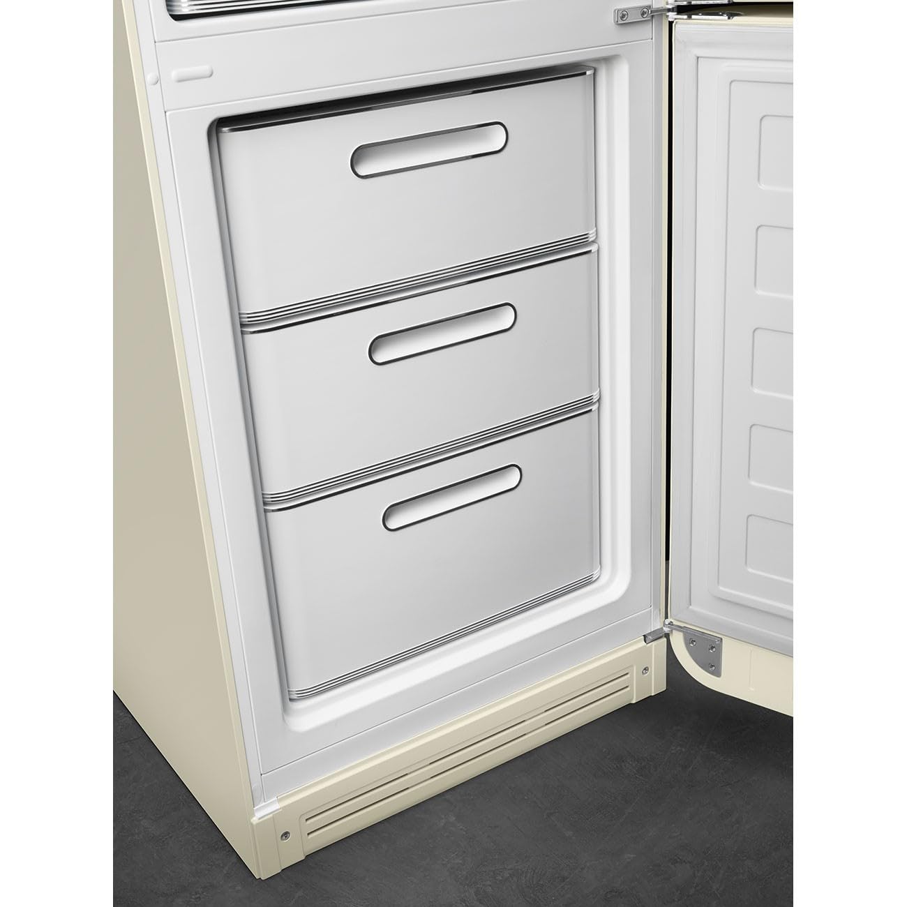 Freestanding Fridge Freezer 331L Frost Free Cream