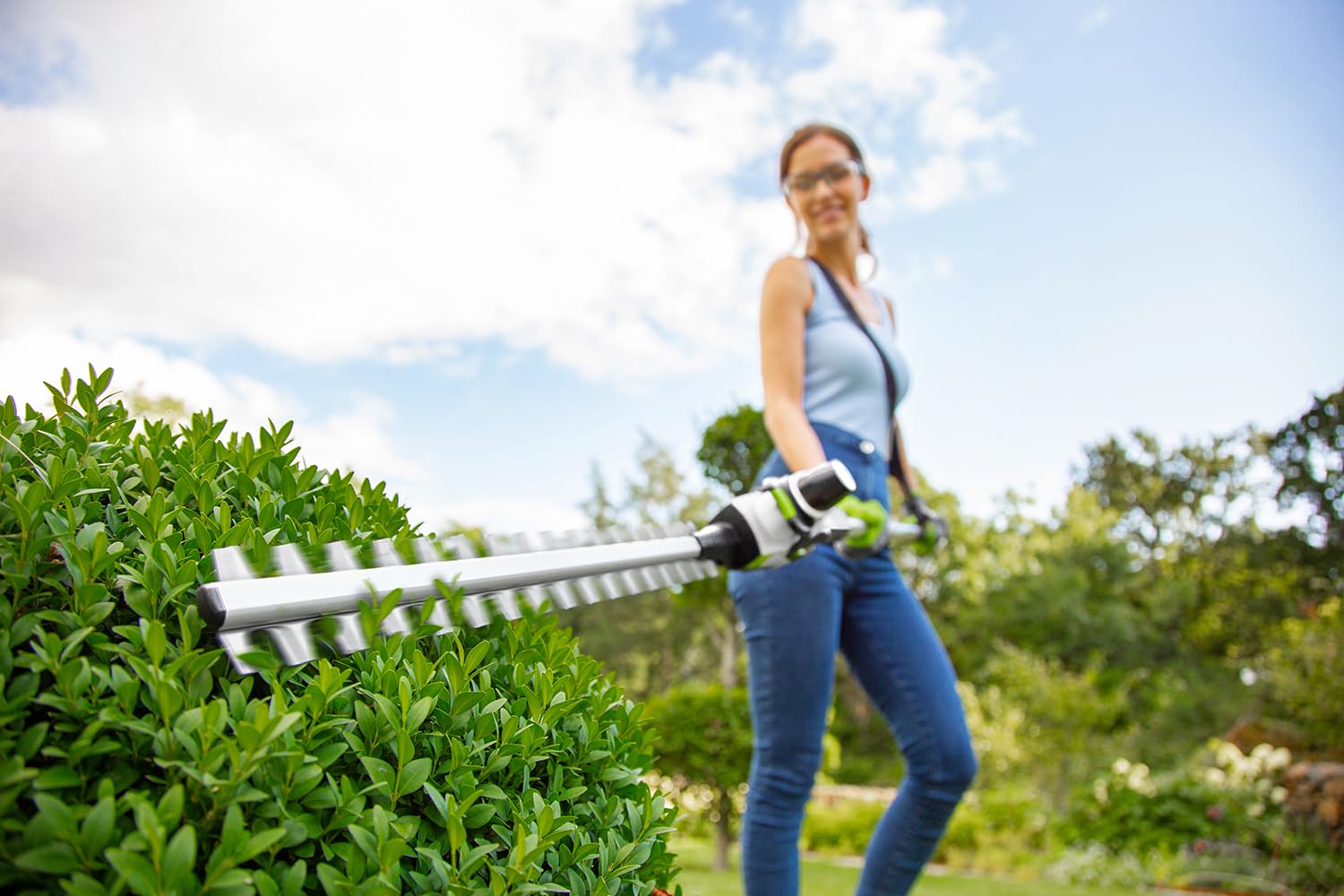 Cordless Pole Hedge Trimmer 53cm 18V 60 Mins Runtime Adjustable Head