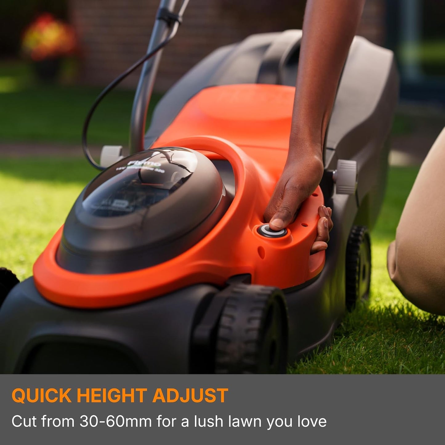 Cordless Lawn Mower 32cm Cutting Width 4 Height Settings 30-60mm 18V 4.0Ah Orange