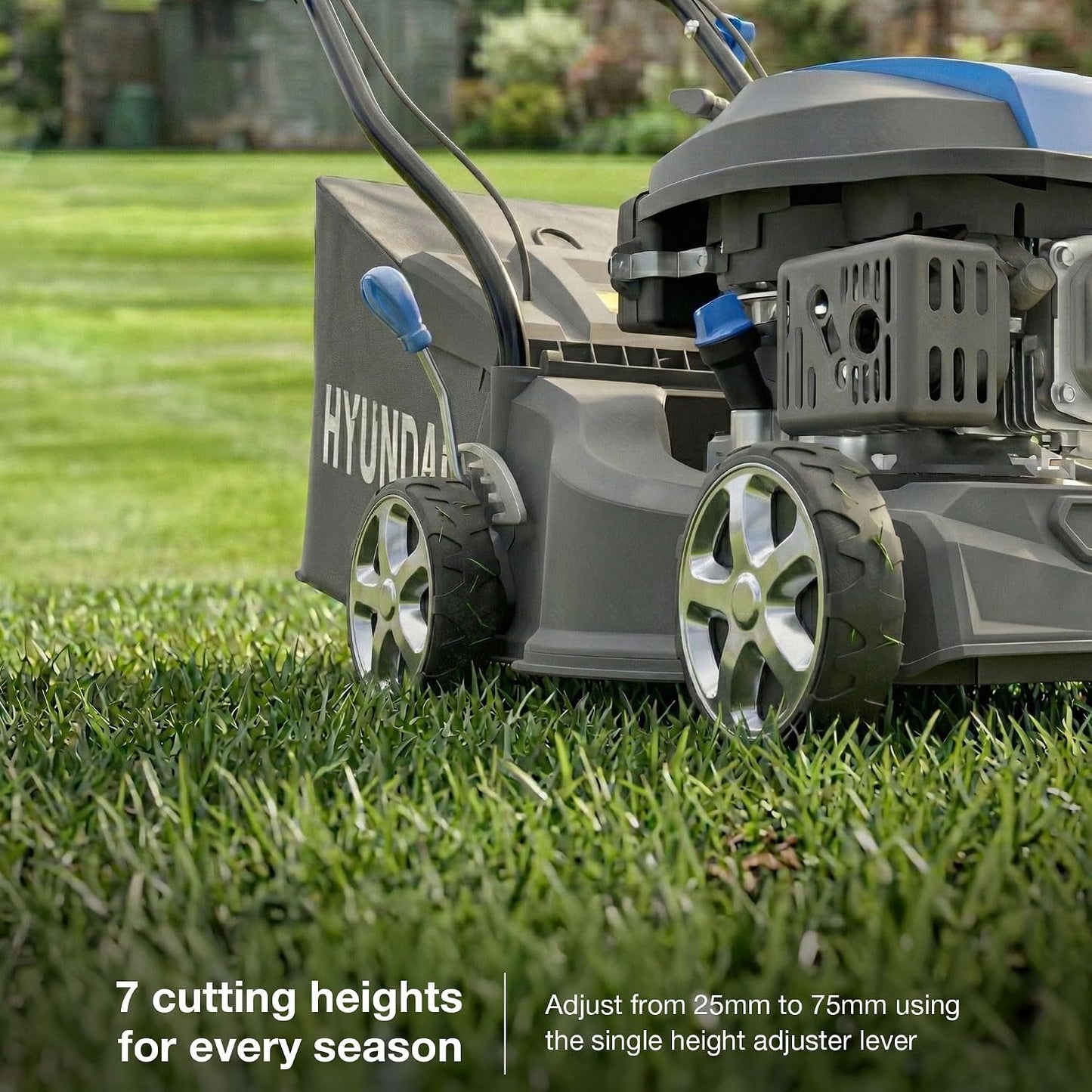 Petrol Lawn Mower 40cm 139cc 7 Cutting Heights 25-75mm 40L Grass Bag Black