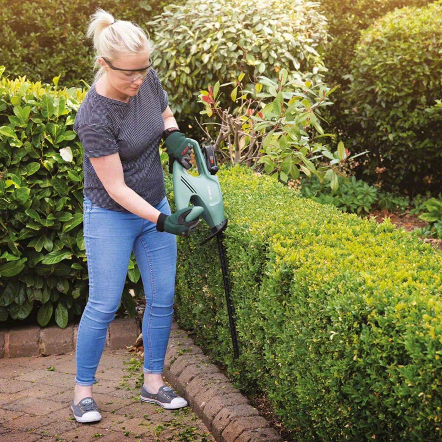 Cordless Hedge Trimmer 45cm 18V 2.0Ah Anti-Blocking System